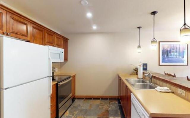 Powderhorn Lodge 413: Woodland Star Suite