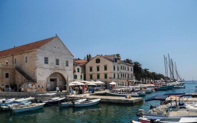 Hvar Old Dalmatian House Junior Suite - Deck 1