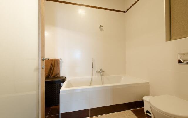 Seafront Luxury Apartment With Pool