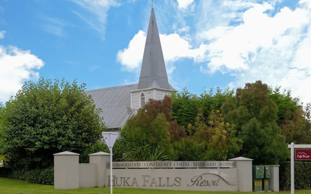 2 Bedroom Cottage near Huka Falls – Outside – Taupo