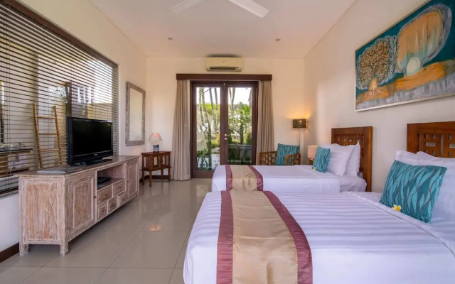 Peaceful Private Villa, 3 BR, Canggu With Staff