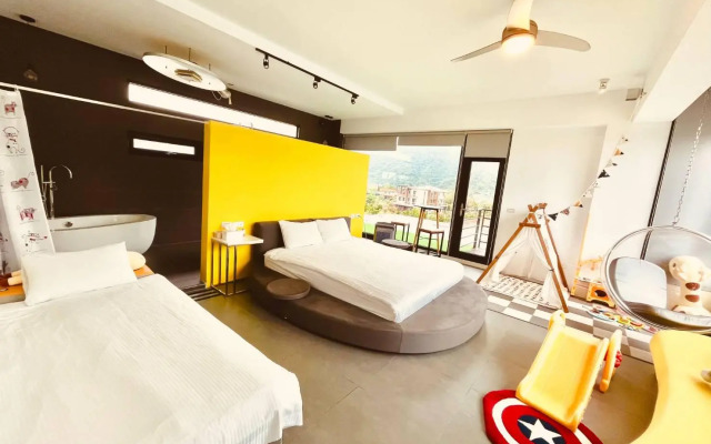 Lake shining Hostel