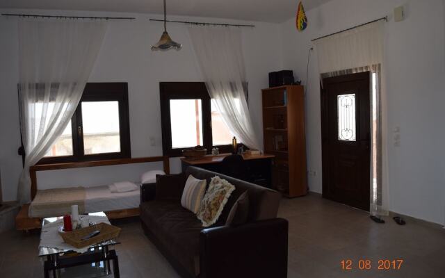 House With 2 Bedrooms in Schinokapsala, With Wonderful sea View and Fu - фото 2