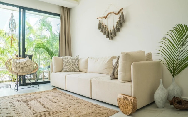 Stylish Fully-equipped Condo City-centered w Great Terrace Grill Pool