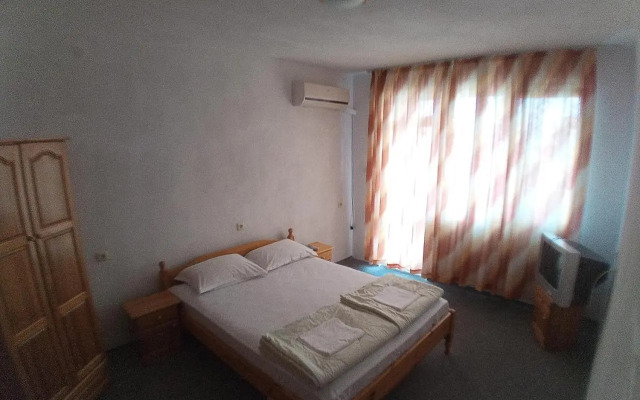 Zlatevi Guest House
