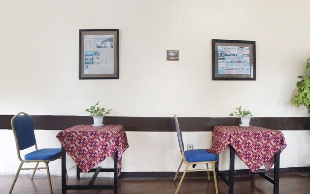 OYO 91878 Cherry Red Hotel