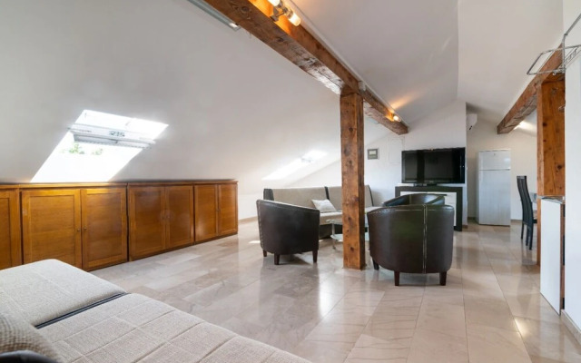 Tiho - 10m From the Beach - SA1 Potkrovlje