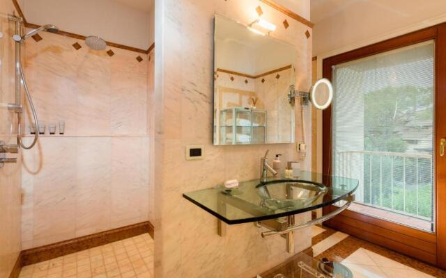 Lake Front Luxury Suites (Adults Only)