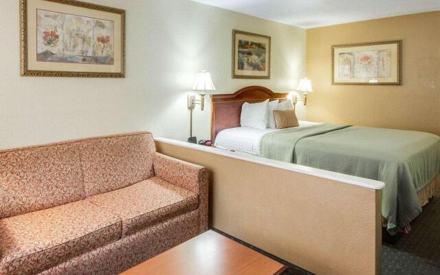 Econo Lodge Inn & Suites Eagle Pass
