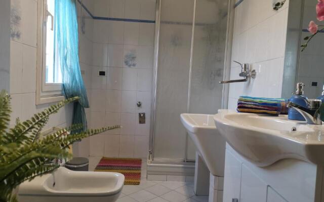 Bnbook - Sesto Calende Train Station