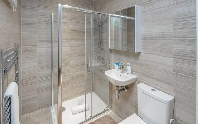Modern 2bed 2bath, Sleeps 6, 4mins to Euston