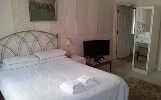 Kensington Court ApartHotel
