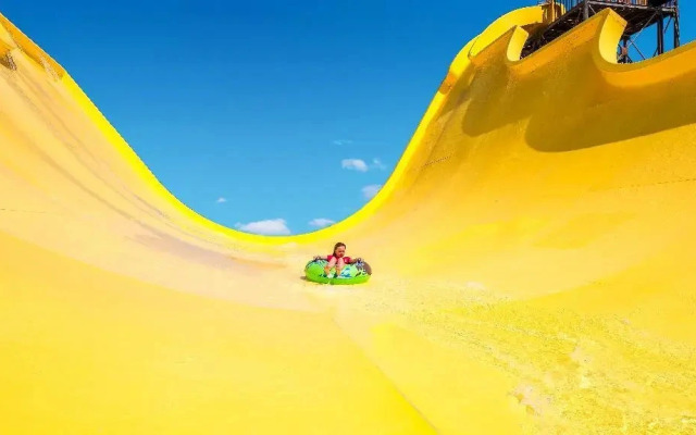 SUNRISE Alora Aqua Park Resort