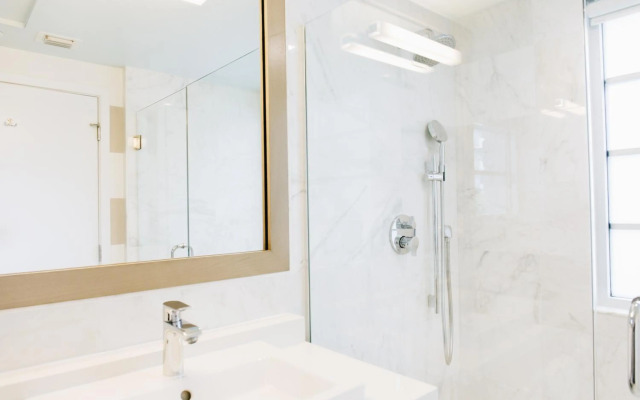 Uma House by Yurbban South Beach