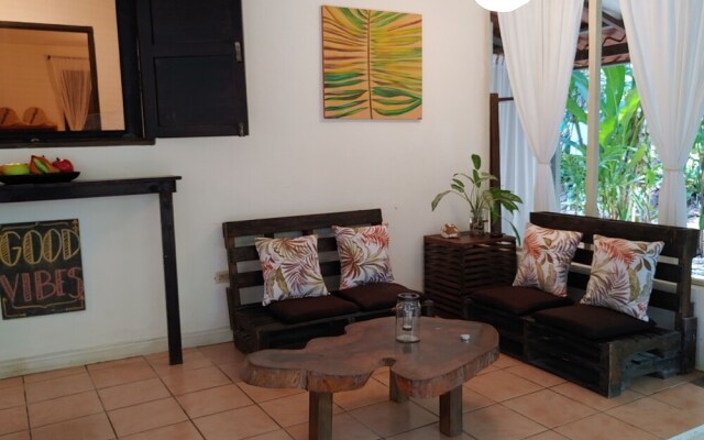 Colibri Surf House & Flats