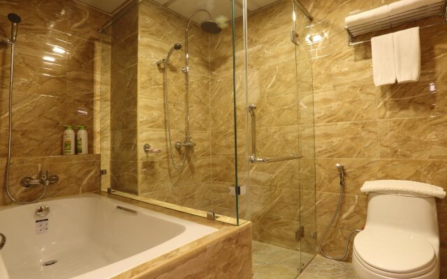 Clover Suites Royal Lake Yangon