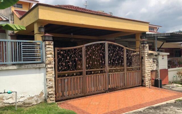 Rosalinda Homestay at Senawang