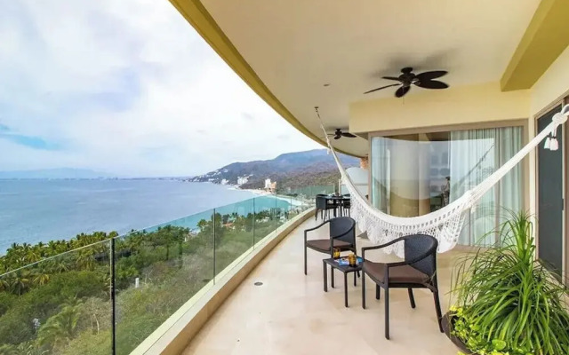 Garza Blanca 2-Bedroom 5-Diamond Resort