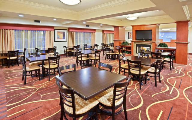 Holiday Inn Express Suites Sumner by IHG