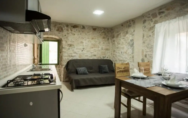 Apartments Stone House Murter
