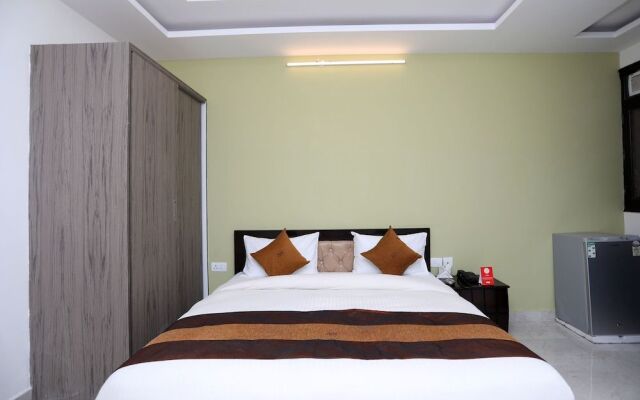 OYO 10581 Platinum Residency