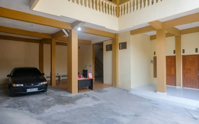 RedDoorz near Alun Alun Klaten