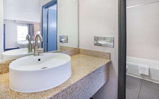 Days Inn by Wyndham Raleigh Glenwood-Crabtree