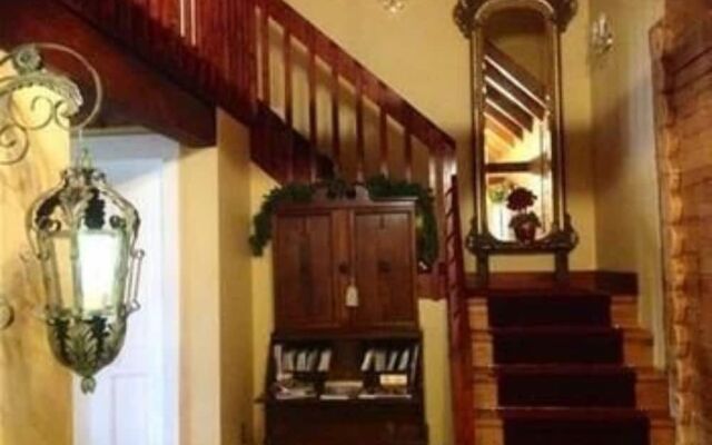 Plantation Oaks Inn