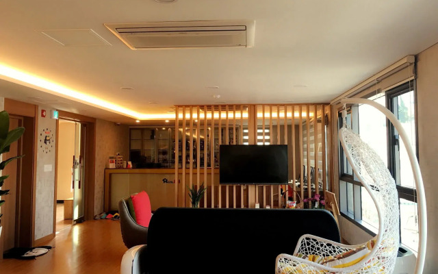 Hongdae Hostel 88 Seoul Crown