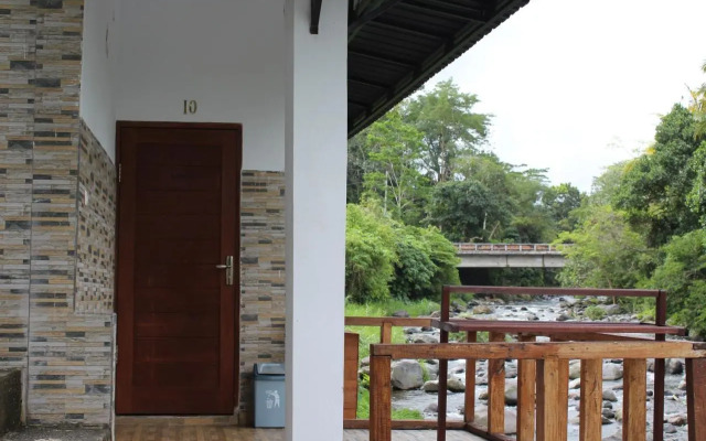Pondok Tepi Sungai