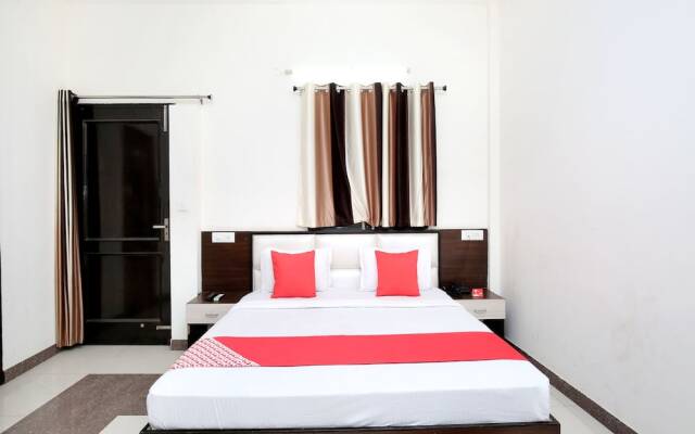 OYO 10537 Star City Inn