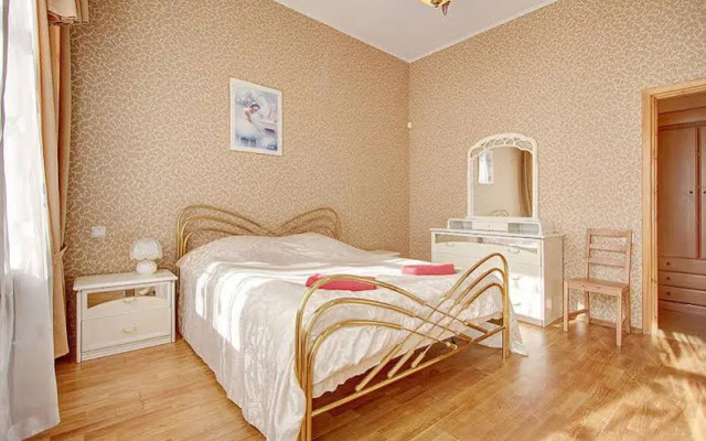 Stn Apartments Near Moskovsky Railway Station