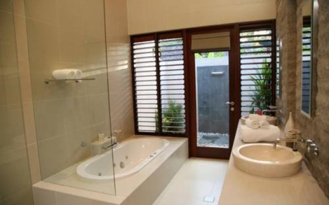Seion – Bathroom – Port Douglas