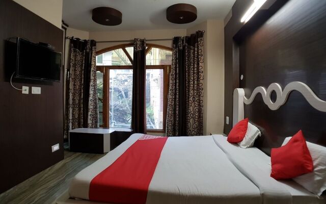 Oyo 30576 Satyam Regency