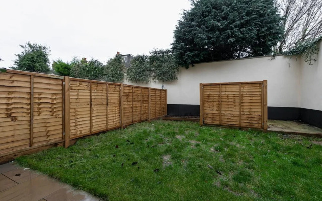 Skyvillion -vineyard Court- Enfield 1-bed Wgarden