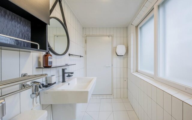 Flex Home Guesthouse - Hostel