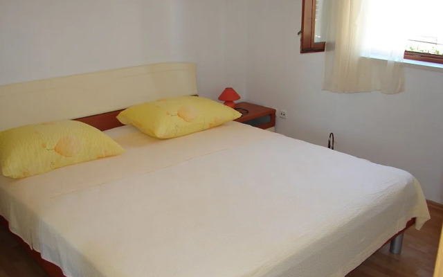 Tone - Spacious and Comfortable - A1 Zuti