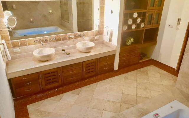 Casa Alexandra 4BR -10min 5ta y Playas! SLEEPS 11