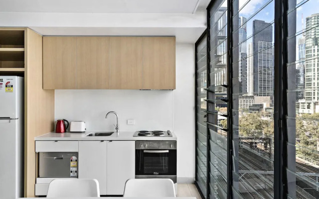 Leila, 1BDR Melbourne Apartment