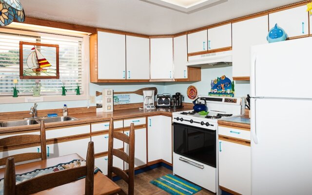 Sea Daze 1 Br cottage by RedAwning