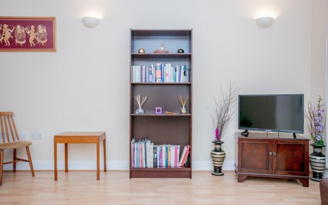 2 Bedroom Balcony Apartment In Putney