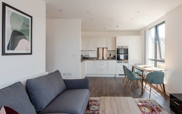 Gorgeous new 1 bed With Private Balcony, Brixton