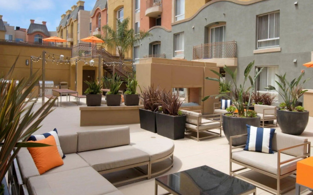 Global Luxury Suites at Lincoln Blvd