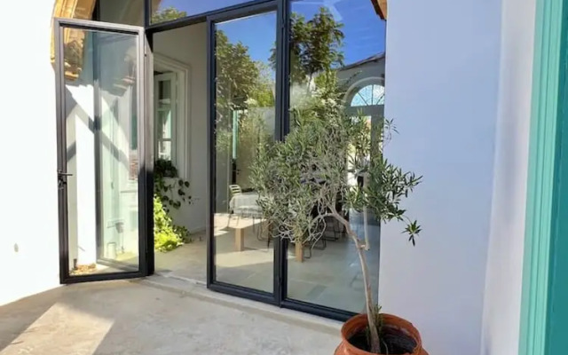 Charming Modern Getaway