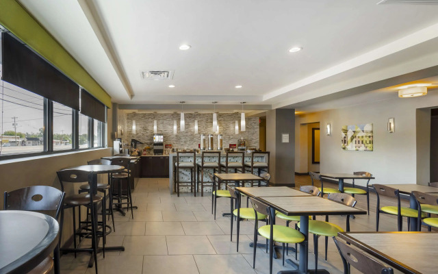 Best Western Plus Philadelphia-Pennsauken Hotel
