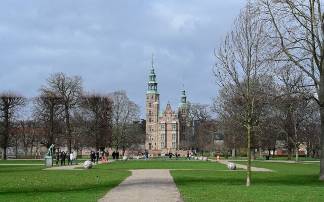 Lovely 1 Bedroom Apartment In The 18Th Century Building In Downtown Copenhagen