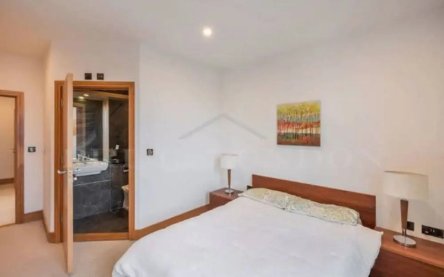 Still Life Euston Deluxe