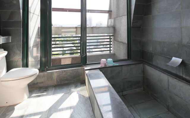Quan Jia Hot Spring B&B
