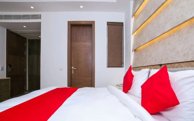 OYO 23088 Hotel Dev Palace