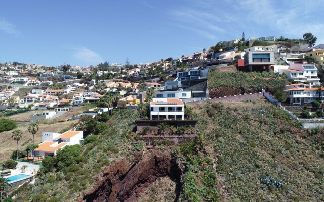 An Uninterrupted 180 Overlooking the Atlantic Ocean